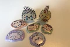 ちいかわ うさぎ　アクリルクリップ2個セット&ちいかわぷくぷくシール付きのサムネイル