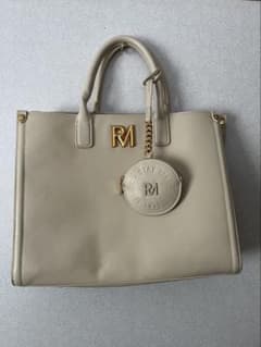 RM ロゴ付きトートバッグ ベージュのサムネイル