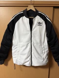 adidas ダウンジャケット 黒 白 リバーシブルのサムネイル