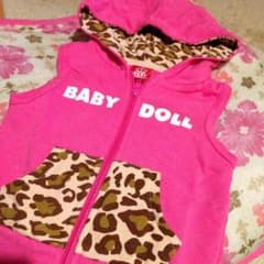 美品❤️ BABYDOLL フードつきベストのサムネイル