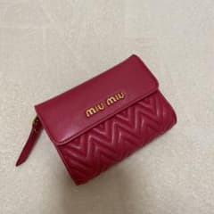 MIUMIU 三つ折財布のサムネイル