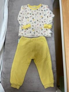 ユニクロ ⭐︎ キルトパジャマ 100のサムネイル