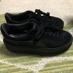 FENTY × PUMA by Rihanna 黒 スエード スニーカーのサムネイル
