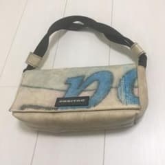 FREITAG LAURAのサムネイル