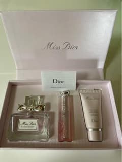 Dior コフレ　3点セット（リップ、ハンドクリーム、フレグランス）のサムネイル