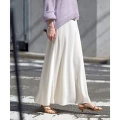 【新品】SLOBE IENA グロッシーサテンフレアスカート《オールシーズン》のサムネイル