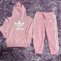 adidas プルオーバーとパンツ上下セット　キッズピンク　90cmのサムネイル
