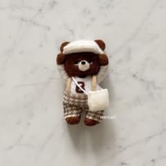 羊毛フェルト ハンドメイド くまさんブローチ しろフリースキャップ