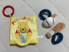 PEEK-A-BOOくまのプーさん 布絵本 野球ボールとバットのガラガラセットのサムネイル