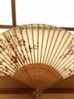 花柄クリーム色扇子 房付き