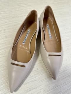 PELLICO ベージュ ポインテッドトゥ フラットシューズ【美品】size38のサムネイル