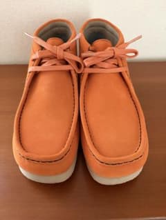 新品 クラークス ワラビー オレンジ 27cm - メルカリ