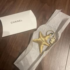 CHANEL ノベルティ　キーホルダー2023のサムネイル