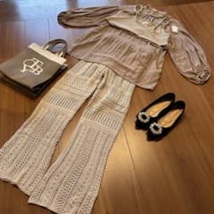 レディース春コーデまとめ売り淡色コーデしまむらレトロガールブラウスビスチェパンツ