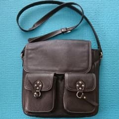 黒本革ショルダーバッグのサムネイル