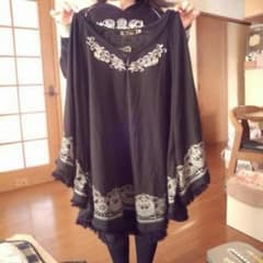 タグ付き黒ポンチョのサムネイル