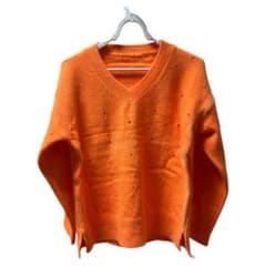 【新品未使用】ビビットオレンジ Vネック 穴あきデザインニットのサムネイル
