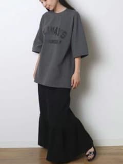 meri ミーリー　スウェットTシャツのサムネイル