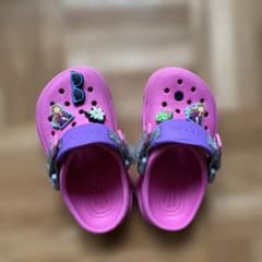 Crocs サンダル ピンク アナ雪 ジビッツ付 size 8のサムネイル