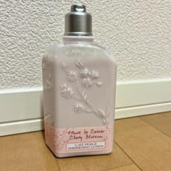 ロクシタン チェリーブロッサム シマーリング ボディミルク  250mLのサムネイル
