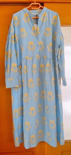 週末セール！ ZARA 花柄刺繍入り　ブルー長袖ワンピース　 Lサイズのサムネイル