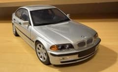 BMW 3シリーズ　328i ミニカー シルバー　1/18 サイズ　UTモデルズのサムネイル