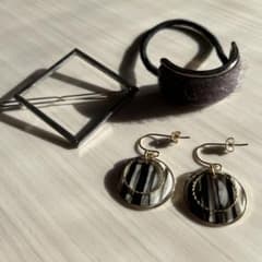 ピアス　ヘアゴムのサムネイル