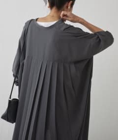 ♡BEARDSLEY 後ろプリーツシャツワンピのサムネイル
