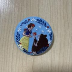 白雪姫刺繍ピンバッジ - メルカリ