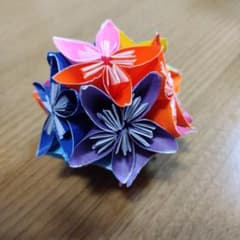 ハンドメイドの折り紙花ボールのサムネイル