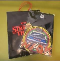 팝업 스토어 한정품 Stranger Things WSQK 론 T