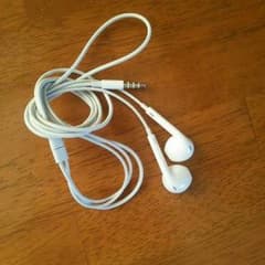 Apple 付属イヤホンのサムネイル