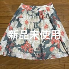 新品未使用　ローラアシュレイ 花柄 フレアスカートのサムネイル