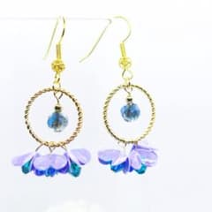 藤色フラワーピアス／ハンドメイドのサムネイル