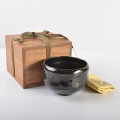 茶道具　芳幽斎　加藤石春作　黒楽茶碗　共箱　M　R6919 茶道具 芳幽斎 加藤石春作 黒楽茶碗 共箱 M R6919 - メルカリ