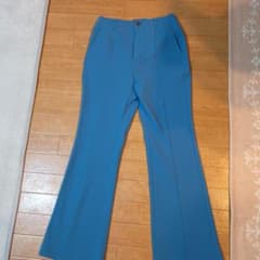 GU ブルーフレアパンツ Sサイズのサムネイル