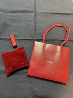 Cartier レッド スエード ジュエリーポーチ 香水サンプル付き