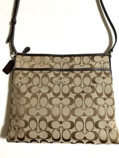 COACH（コーチ）シグネチャー ファイル ショルダーバッグ 斜め掛けのサムネイル