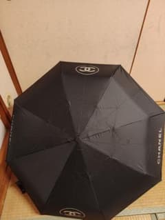 未使用品　CHANEL ブラック 折りたたみ傘 文字とココマークシルバー色 未使用品 CHANEL ブラック 折りたたみ傘 文字とココマークシルバー色