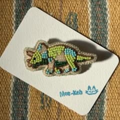 ハンドメイド(大)⁂ビーズ刺繍ブローチ⁂トリケラトプス 恐竜のサムネイル