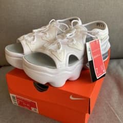 NIKE ナイキ　AIR MAX KOKO 24㎝　新品のサムネイル