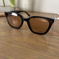 GENTLE MONSTER キャットアイサングラスのサムネイル
