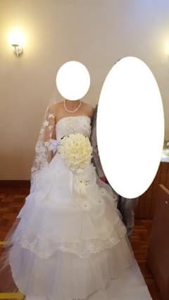ウェディングドレスのサムネイル