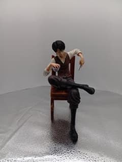 진격의 거인 차고 키트 리바이 병장 피규어