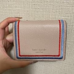 ケイトスペード二つ折り財布のサムネイル