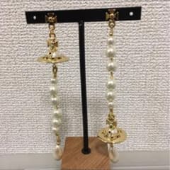 美品　現行正規品（購入証明書付）【Vivienne】ブロークンパールピアス Vivienne Westwood｜ブロークンパールピアス シルバー×ピンク - メルカリ