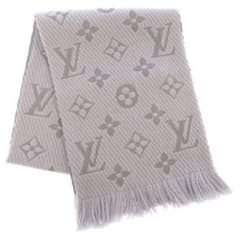 SS様専用Louis Vuitton グレー マフラーのサムネイル