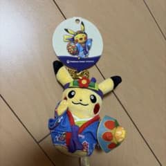 ピカチュウ ぬいぐるみストラップ【沖縄ポケモンセンター限定】 - メルカリ
