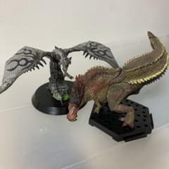 モンスターハンター　フィギュア　リオレウス希少種とイビルジョーのサムネイル