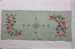 戸塚刺繍のテーブルセンターのサムネイル